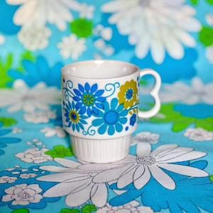 Vintage groovy flower power blue mug coffee cup great condition vibrant colors