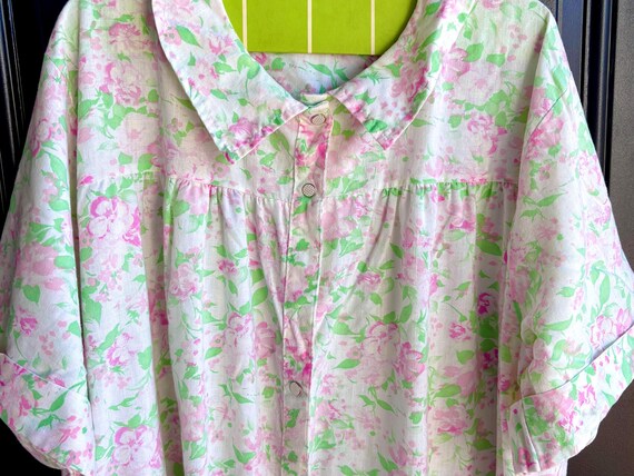Vintage 70’s 80’s Reigning Beauty floral nightgown housecoat cottagecore design collared gown