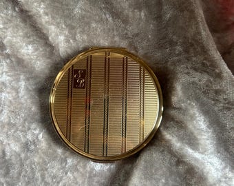 Mit Monogramm SB