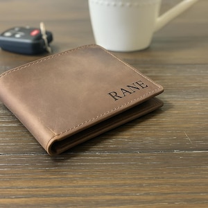 Billetera personalizada, billetera para hombre, billetera con escritura a mano grabada, billetera de cuero, regalo de cumpleaños para hombres, regalo de aniversario, graduación, día del padre