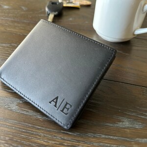 Billetera para hombre, billetera personalizada con escritura a mano, billetera grabada, regalo de graduación para él, regalo de aniversario, regalo de cumpleaños, día del padre, padrinos de boda
