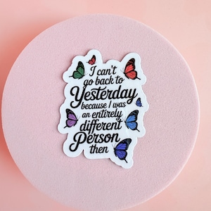 Selbstliebe Zitat Aufkleber - I Can’t Go Back to Yesterday, Self-Growth Vinyl Sticker für Journals, Becher & Laptops |mental gesundheit| Buchklub