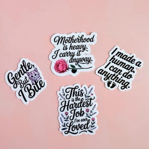 Stickerset moederschapcitaat – inspirerende vinylstickers voor moeders, zacht ouderschap, postpartum en momenten van het echte moederleven | cadeaus voor moeder