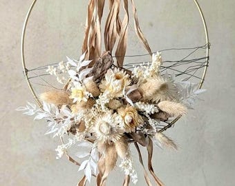 Aro de flores secas en tonos naturales - Corona de pared estilo boho - Corona hecha a mano para pared y puerta con hojas de palma colgantes