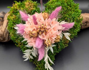 Decoración de pared con forma de corazón de musgo y flores secas en color rosa antiguo: romántica decoración primaveral con forma de corazón de musgo natural, regalo para mujer.