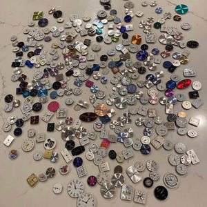 332 Teile vintage Armbanduhr Zifferblätter Basteln Schmuckherstellung Sortiment Lot Zusammenstellung Collage Projekte Stopfuhr Scrapbooking