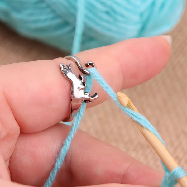 T-Rex Yarn Tension Ring: Einstellbare silberfarbene Strick-Häkelanleitung
