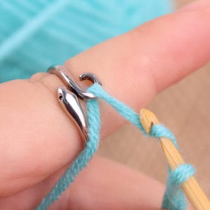 Tension Ring For Knitting｜Little Snake Yarn Tension Ring｜Crochet And Knitting Accessory｜Knitting Tool Ring｜Beginner Knitting Crochet Gift