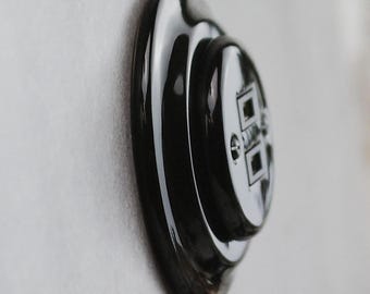 レトロセラミック製デュアルUSB壁コンセント – ヴィンテージ磁器製充電器コンセント、EU規格Ø60埋め込み型、ホワイト