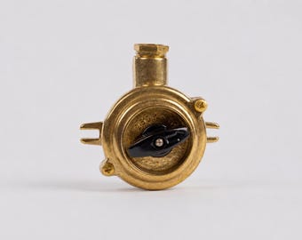 Solid Brass Rotary Light Switch – Surface Mounted IP54 Industrial Wall Control, Messing Lichtschalter