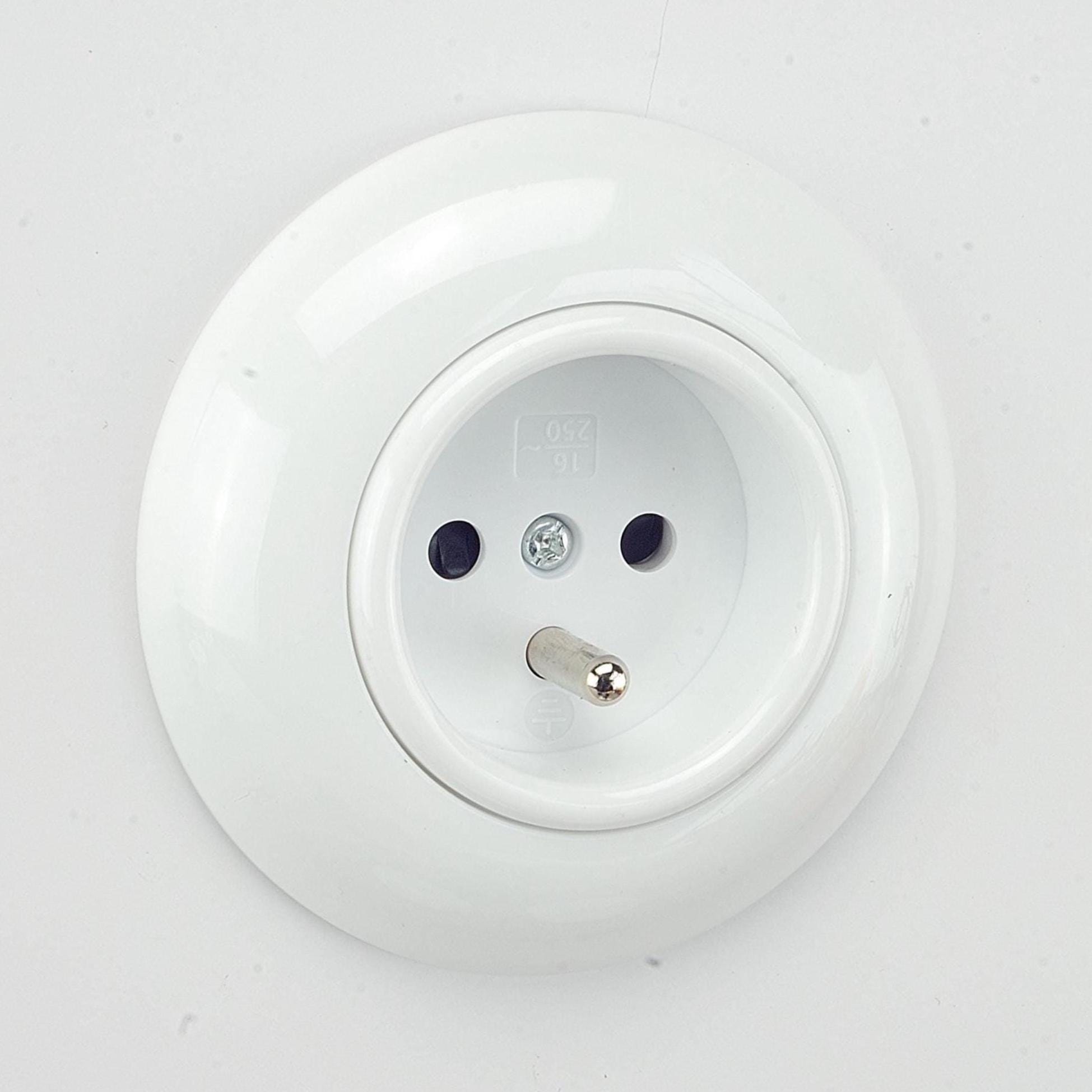 Retro Bakelite-look Wall Socket – Schuko or French Outlet, USB, Tv/sat ...