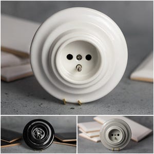Enchufe clásico francés de porcelana redonda tipo E, Ø60, montaje empotrado, marco incluido, blanco, negro y gris.