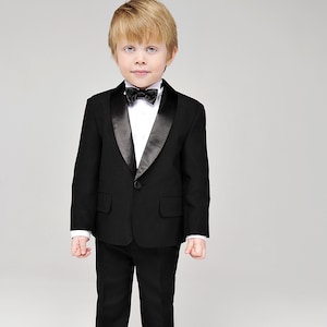 Schwarzes Smoking-Set für Jungen – Jacke, Hemd, Hose, Gürtel & Fliege | Klassischer Anzug für besondere Anlässe
