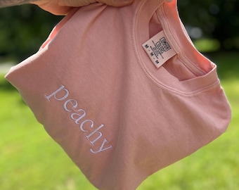 Camiseta Comfort Colors bordada "Peachy": Camiseta vintage naranja pastel