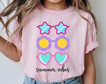 Sommer Vibes Kinder T-Shirt, süßes Sonnenbrille Shirt für Kleinkinder, trendiges Sommer Shirt für Mädchen, lustige Grafik Strampelanzug, Strand Shirt, Geschenk für Kinder