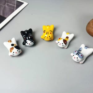 Handmade Ceramic Cat Pen Holder, Adorable Ceramic Watercolor Calligraphy Pen Holder Desktop Companion Watercolor Accessory Artist Gifts