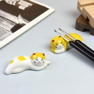 Handmade Ceramic Cat Pen Holder, Adorable Ceramic Watercolor Calligraphy Pen Holder Desktop Companion Watercolor Accessory Artist Gifts