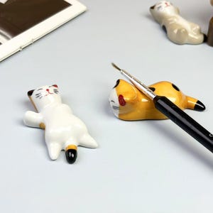 Handmade Ceramic Cat Pen Holder, Adorable Ceramic Watercolor Calligraphy Pen Holder Desktop Companion Watercolor Accessory Artist Gifts