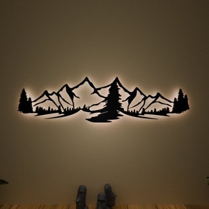 Decorazione da parete a LED in metallo con montagna e foresta, cartello da parete in metallo con natura, decorazione da parete per ufficio, decorazione da parete per camera da letto, regalo per lei, regalo di Natale, cartello