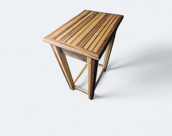Mesa auxiliar de nogal y arce a medida: mesa auxiliar de madera noble