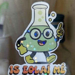 a bubbly beaker scientist character wearing glasses while holding up an index finger as if to say eureka! he is smiling, very cute.