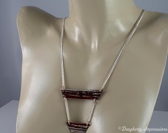 Collar con colgante Mokume Gane: vetas de madera rústica, cadena de plata de ley, 58 cm (23 pulgadas)