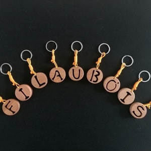 Llavero, regalo personalizado, madera maciza, calado, artesanía, hecho a mano, letras