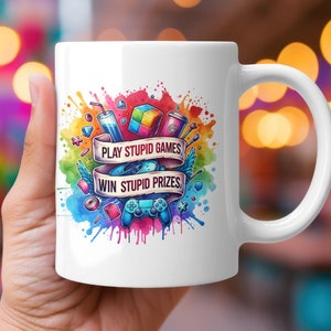 バカなゲームをして、バカな賞品をゲット - ユーモアを交えながらコーヒーを飲み、人生のちょっとした皮肉に耳を傾けましょう - セラミックマグ（11オンス）