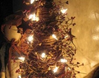 Lighted Tree w/ pip n star berry garland