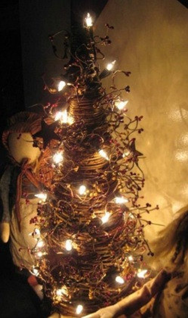 Lighted Tree W Pip N Star Berry Garland Etsy