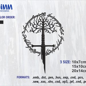 Puede incluir: Diseño de bordado negro con una espada con un motivo de árbol y una inscripción circular. El diseño incluye el texto "JIMM DESIGNS" y "COLOR ORDER: 1." Disponible en tres tamaños: 10x7cm, 15x10cm y 20x14cm.