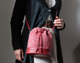 Sac seau d'hiver en tweed et cuir à chevrons rouges, cuir véritable avec une bandoulière