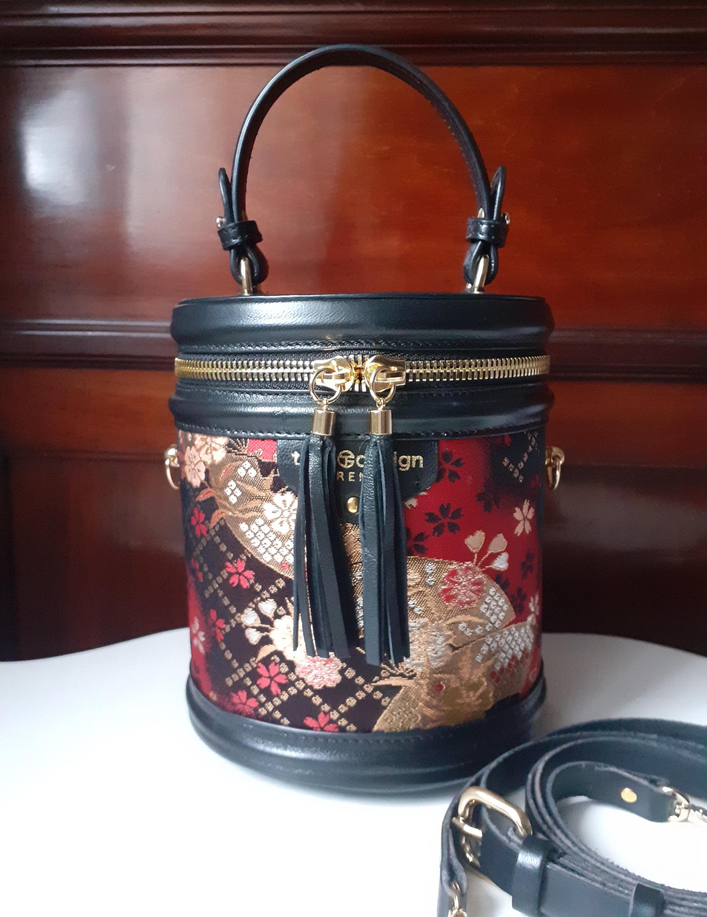 着物と革のシリンダーバッグ - 扇と桜、本革ショルダーベルト付き - Etsy