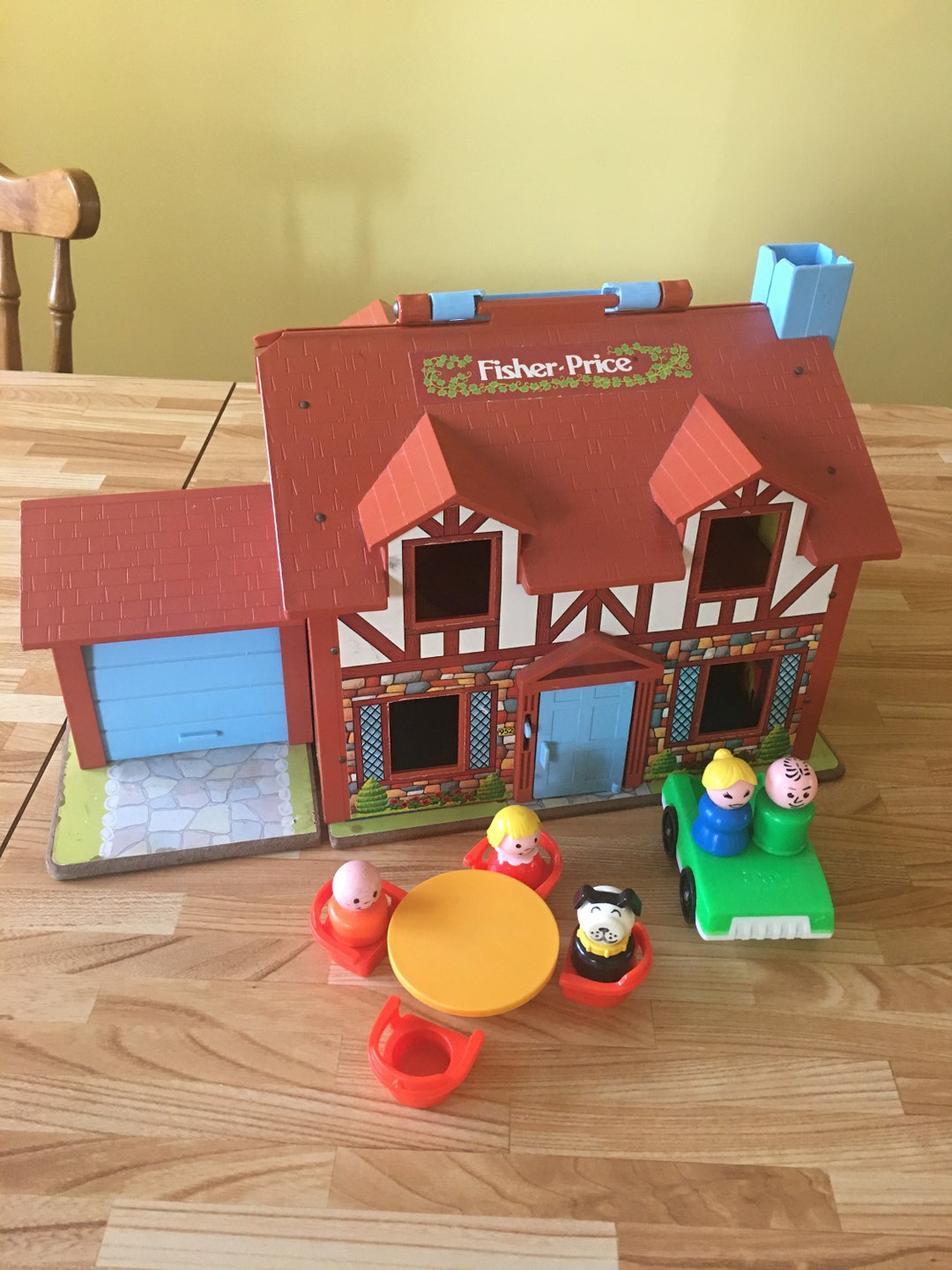 Vintage Fisher Price House Little People Family Tudor House 952 Playset