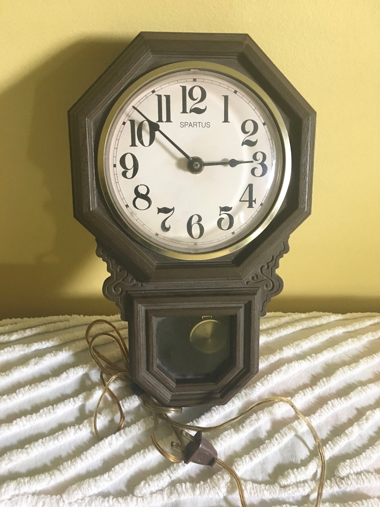 Vintage Electric Spartus Pendulum Wall Clock Etsy