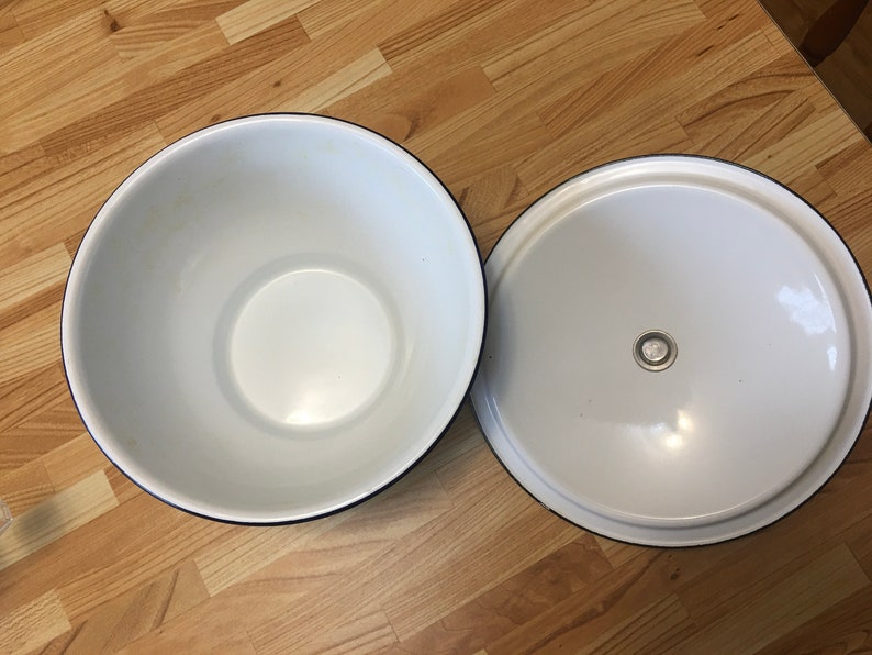 Vintage Enamel Bowl With Lid Graniteware Enamelware Etsy