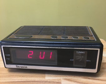 Vintage Strauss AM Radio Alarm Digital Clock