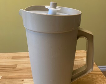 Vintage Beige Brown Tupperware Juice Pitcher 2 Qt.