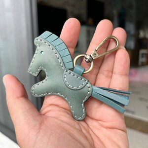 Small size Beon the vegetable tanned leather horse keychain with lobster clasps version Turquoise image 3