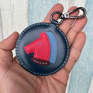 Standard size Beon the horse vegetable tanned leather charm in lobster clasps version Dark blue / red image 1