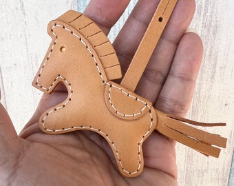 Small size - Beon the vegetable tanned leather horse keychain with leather strap version ( khaki  )