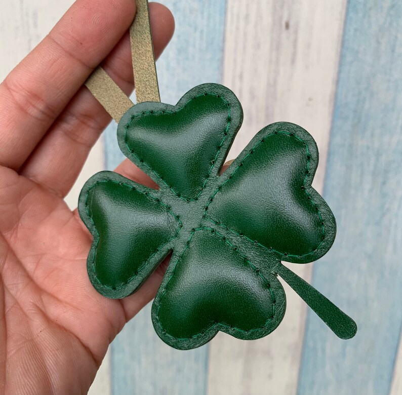 Small size Green Clover the vegetable tanned leather leather charm