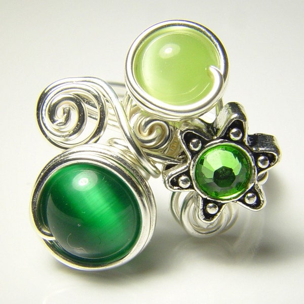 CURLY STAR FLOWER - Artistic Wire Ring with GREEN STAR FLOWER Bead -  7