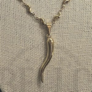 Italian Horn Charm Necklace | Dainty Curved Cornicello Italian horn Amulet Jewelry Pendant | Minimalist Necklace | Perfect Gift for Her