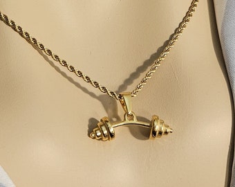 Collier pendentif haltère en or : bijoux de fitness en acier inoxydable