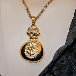 Colgante de bolsa de dinero, acabado dorado, con efecto helado, collar con dinero, joyería brillante, símbolo de riqueza, éxito financiero, símbolo de riqueza, signo de dólar