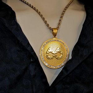 Cheap urban jewelry shop