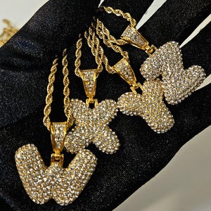 Collar delicado con colgante de burbuja con letras iniciales personalizadas W-Z, dije de nombre unisex personalizado, regalo para ella, colgante de burbuja helada