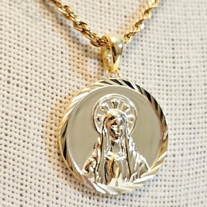 Blessed Virgin Mary Pendant – Catholic Jewelry, Gift for Her, Hypoallergenic, Religious Faith, Spiritual Symbol, Iconic Madonna