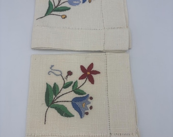 Par de servilletas de cóctel de lino bordadas